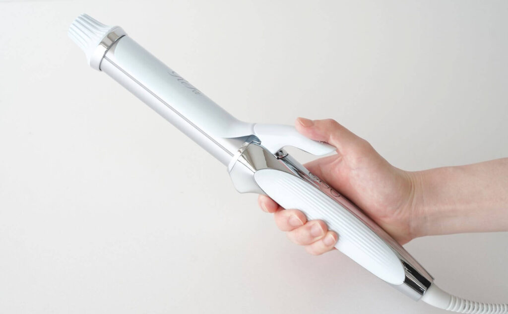 ヘアケア機能を搭載したカールアイロン